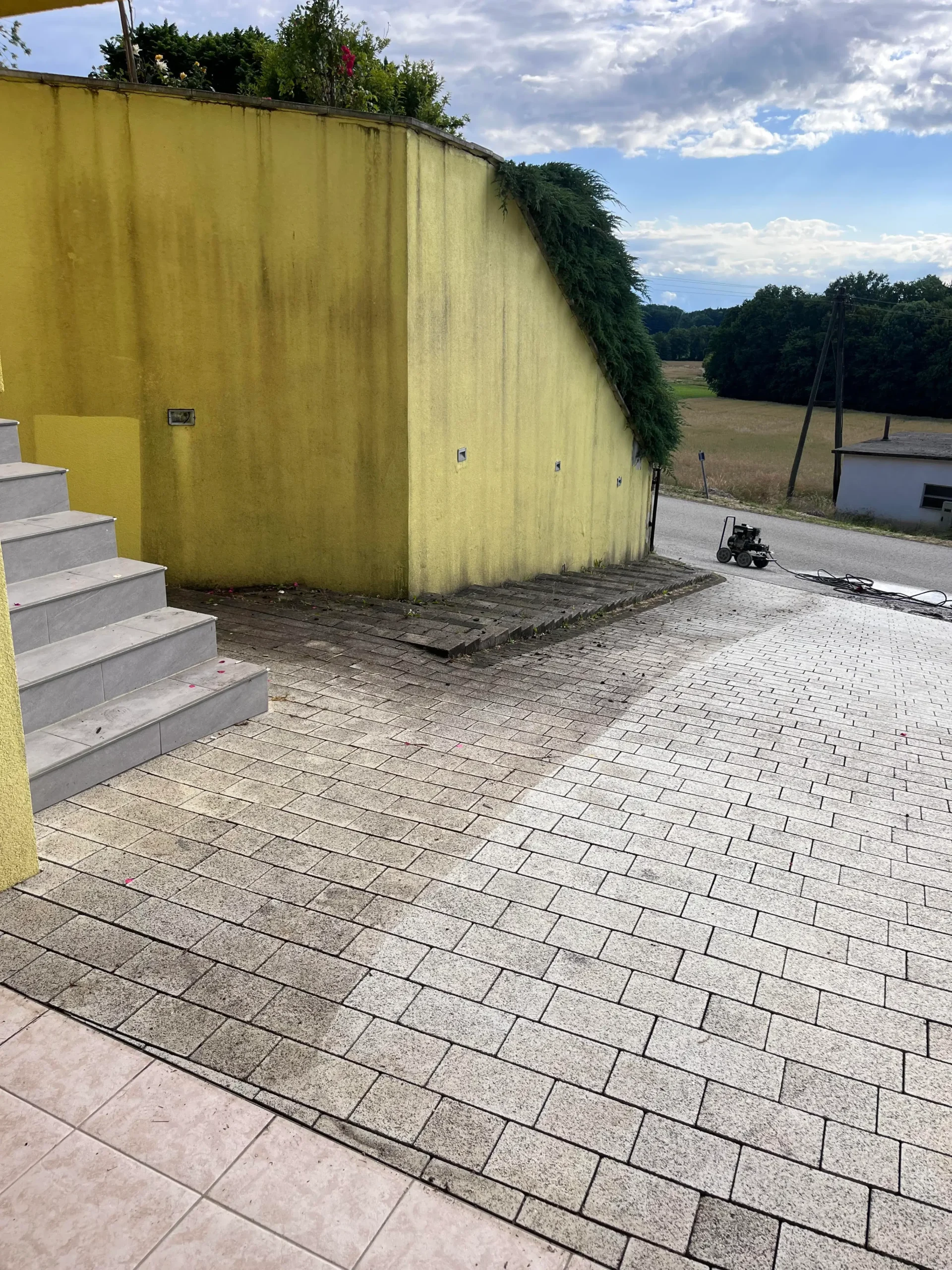 Čiščenje fasad-tlakovcev po vsej Sloveniji.