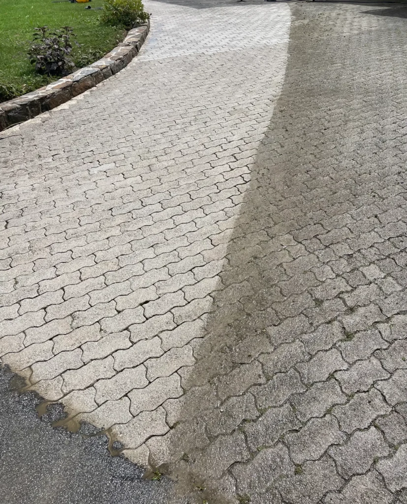 Čiščenje tlakovcev – rezultat po visokotlačnem čiščenju (brez mahu in alg) | Sureclean