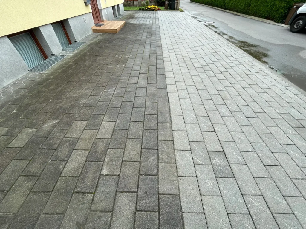 Čiščenje tlakovcev – odstranjevanje mahu in alg z visokotlačnim čiščenjem Sureclean